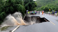 Jalan ambles. Stringer/Reuters/detikFoto.