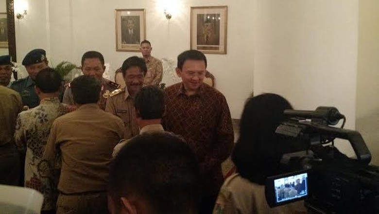 Ahok: PNS DKI yang Bolos Akan Dipotong Tunjangannya Ahok: PNS DKI yang Bolos Akan Dipotong Tunjangannya