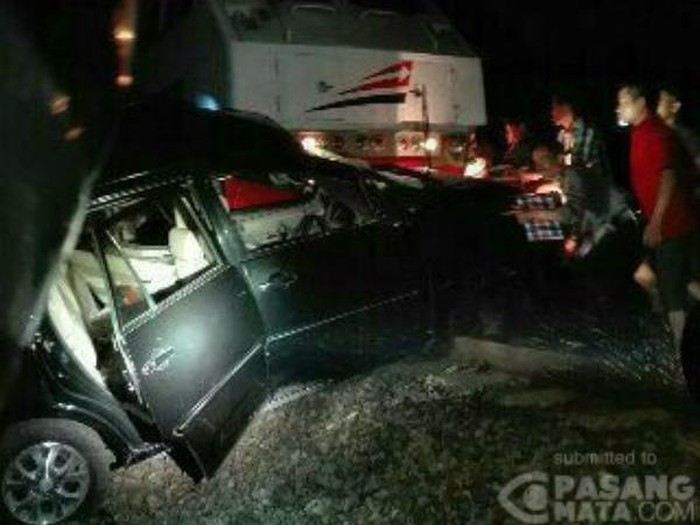 Mini Bus yang Tertabrak KA di Yogya Lewati Perlintasan Tanpa Palang Pintu