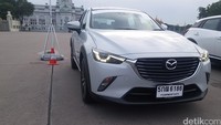 Mazda CX-3 ini memiliki mesin bertenaga 2.000 CC, 154 daya kuda,  torsi 204 Nm, dengan transmisi 6 speed otomatis. Saat detikOto menjajal mobil performanya sangat bisa diandalkan di jalan raya terutama bagi yang suka memacu kecepatan tinggi. Foto: Rivki