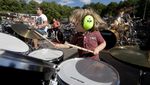 Seru! Lebih dari 100 Orang Main Drum Bareng di Latvia