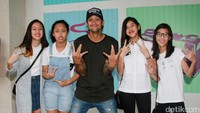 Mereka terlihat kompak saat berpose di depan kamera. Pool/Gus Mun/detikFoto.