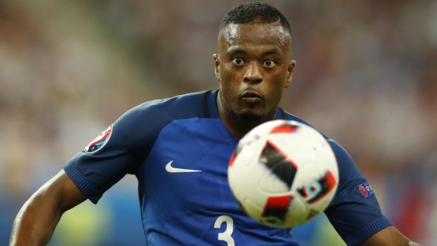 Pemain timnas Prancis Patrice Evra, di Marseille, Prancis, 7 Juli 2016.