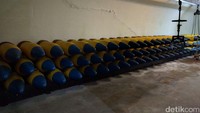  Barisan senjata. Museum ini memiliki meriam kuat mulai dari 75 mm, 190 mm, hingga 305 mm. Meriam-meriam itu merupakan produksi pabrik senjata Krupp Jerman (Ken/detikTravel)