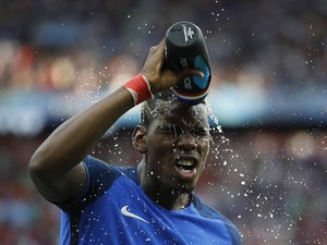 Raiola: Tidak Ada Deal Antara Pogba dengan MU