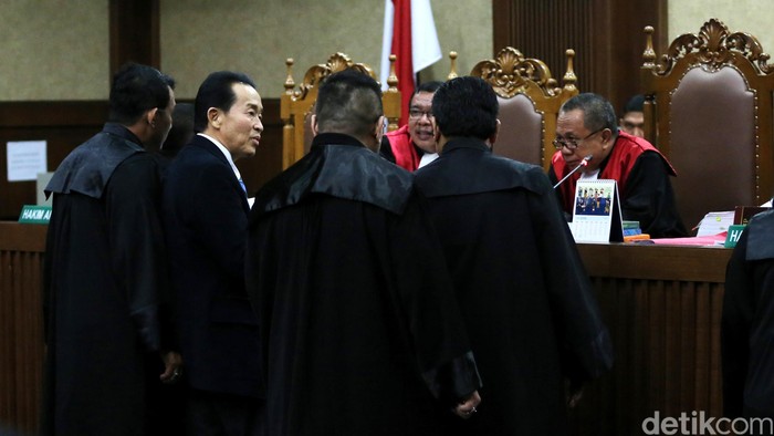 Pengacara Jessica Tanya Soal Isu Lesbian, Suami Mirna: Tidak Ada!