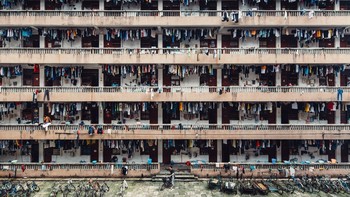 Ini adalah foto sebuah asrama sekolah di China. Karya fotografer Wing Ka H yang melakukan perjalanannya ke Guangzhou, China. Foto ini meraih pemenang kedua di kategori Cities. Foto: National Geographic Traveller 2016