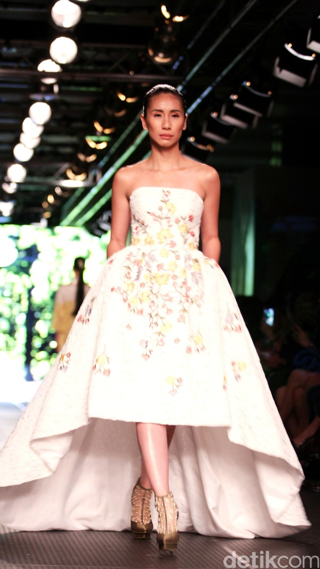 Sebastian Red by Sebastian Gunawan Plaza Indonesia Fashion Week 2016 at Plaza Indonesia. Thamrin. Jakarta. [Foto: Mohammad Abduh/Wolipop]