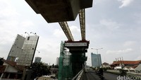 Layang khusus Transjakarta ini akan menjadi jalan layang terpanjang dengan 9,3 kilometer dengan 211 pilar.