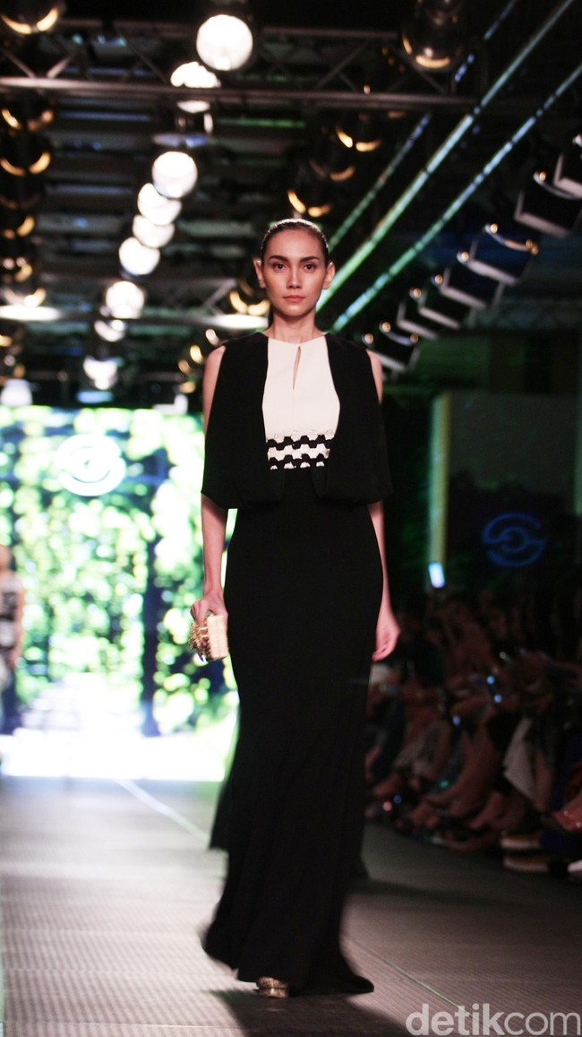 Sebastian Red by Sebastian Gunawan Plaza Indonesia Fashion Week 2016 at Plaza Indonesia. Thamrin. Jakarta. [Foto: Mohammad Abduh/Wolipop]