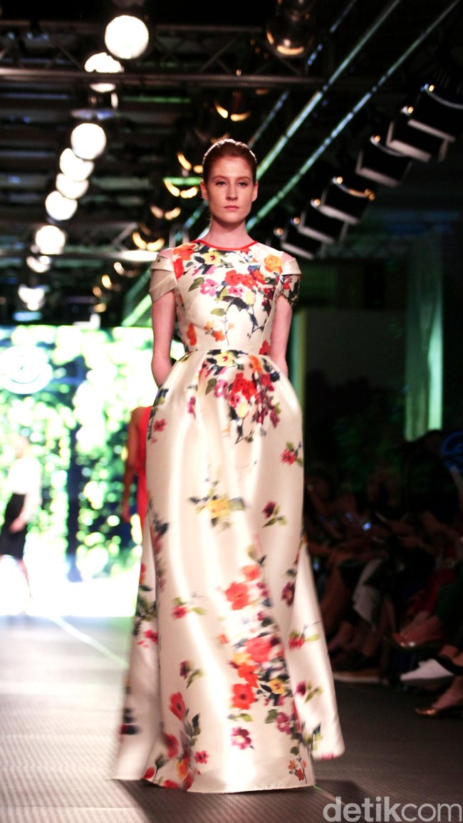 Sebastian Red by Sebastian Gunawan Plaza Indonesia Fashion Week 2016 at Plaza Indonesia. Thamrin. Jakarta. [Foto: Mohammad Abduh/Wolipop]