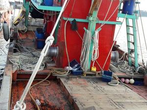 Diduga Tangkap Ikan Secara Ilegal, Kapal Berbendera Malaysia Ditangkap