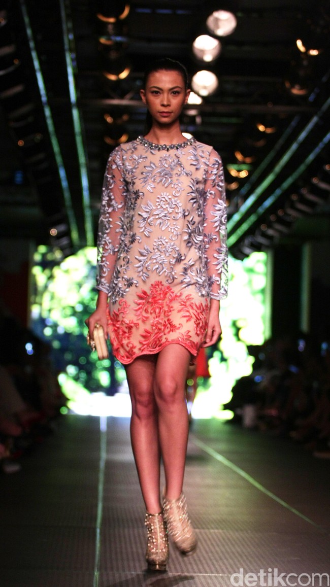 Sebastian Red by Sebastian Gunawan Plaza Indonesia Fashion Week 2016 at Plaza Indonesia. Thamrin. Jakarta. [Foto: Mohammad Abduh/Wolipop]