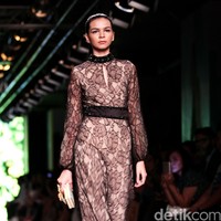 Sebastian Red by Sebastian Gunawan Plaza Indonesia Fashion Week 2016 at Plaza Indonesia. Thamrin. Jakarta. [Foto: Mohammad Abduh/Wolipop]