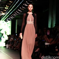 Sebastian Red by Sebastian Gunawan Plaza Indonesia Fashion Week 2016 at Plaza Indonesia. Thamrin. Jakarta. [Foto: Mohammad Abduh/Wolipop]