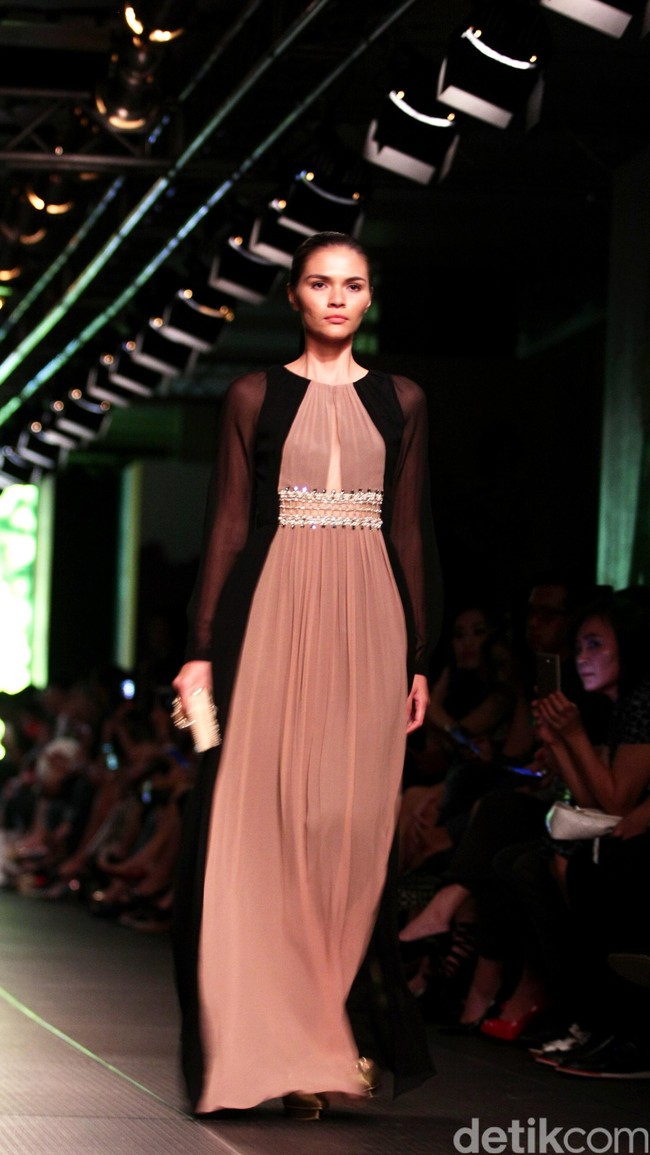 Sebastian Red by Sebastian Gunawan Plaza Indonesia Fashion Week 2016 at Plaza Indonesia. Thamrin. Jakarta. [Foto: Mohammad Abduh/Wolipop]