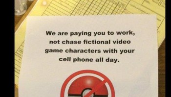 Peringatan sebuah tempat kerja agar karyawan tidak memainkan Pokemon Go. Foto: Istimewa
