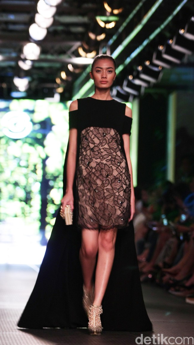 Sebastian Red by Sebastian Gunawan Plaza Indonesia Fashion Week 2016 at Plaza Indonesia. Thamrin. Jakarta. [Foto: Mohammad Abduh/Wolipop]