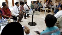 Beliau ingin memberikan semangat dan dukungan, kata Sandi.