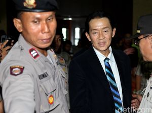 Ayah Mirna Sebut Jessica Sempat Pegang Gelas Es Kopi Vietnam