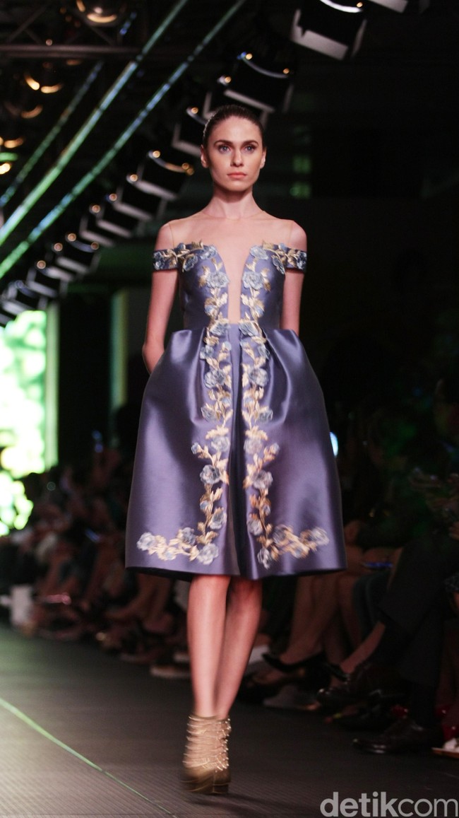 Sebastian Red by Sebastian Gunawan Plaza Indonesia Fashion Week 2016 at Plaza Indonesia. Thamrin. Jakarta. [Foto: Mohammad Abduh/Wolipop]