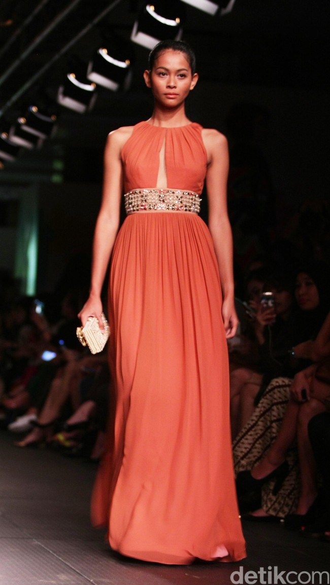 Sebastian Red by Sebastian Gunawan Plaza Indonesia Fashion Week 2016 at Plaza Indonesia. Thamrin. Jakarta. [Foto: Mohammad Abduh/Wolipop]