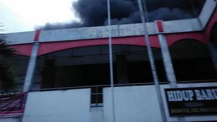 Pasar Legi di Blitar Terbakar