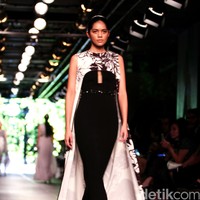 Sebastian Red by Sebastian Gunawan Plaza Indonesia Fashion Week 2016 at Plaza Indonesia. Thamrin. Jakarta. [Foto: Mohammad Abduh/Wolipop]