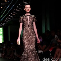 Sebastian Red by Sebastian Gunawan Plaza Indonesia Fashion Week 2016 at Plaza Indonesia. Thamrin. Jakarta. [Foto: Mohammad Abduh/Wolipop]