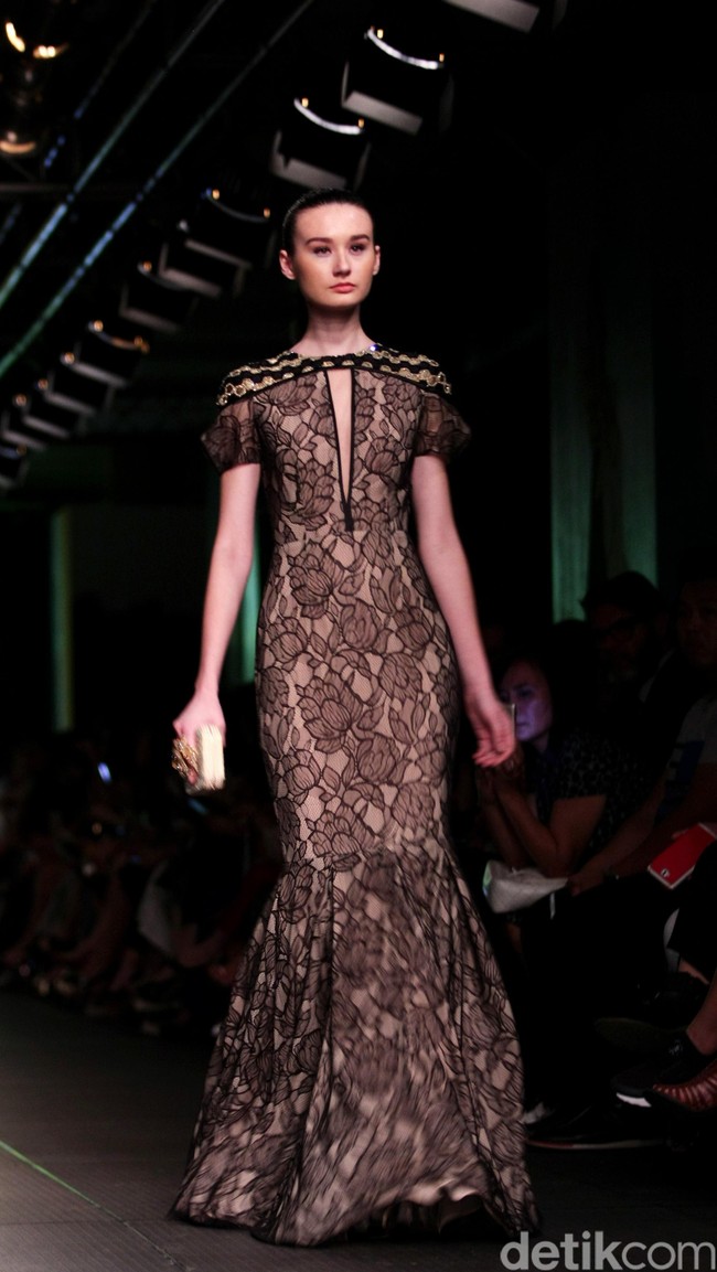 Sebastian Red by Sebastian Gunawan Plaza Indonesia Fashion Week 2016 at Plaza Indonesia. Thamrin. Jakarta. [Foto: Mohammad Abduh/Wolipop]