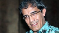 Atas keputusan ini, Hadar akan menjabat sebagai Plt Ketua KPU hingga nantinya terpilih definitif. Komisioner KPU rencananya akan kembali menggelar rapat pleno untuk menunjuk Ketua KPU definitif itu pada Senin (18/7) depan.