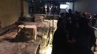 Bau lembab langsung terasa ketika pengunjung masuk ke bagian dalam The Roman Bath (Ichsan/detikTravel)