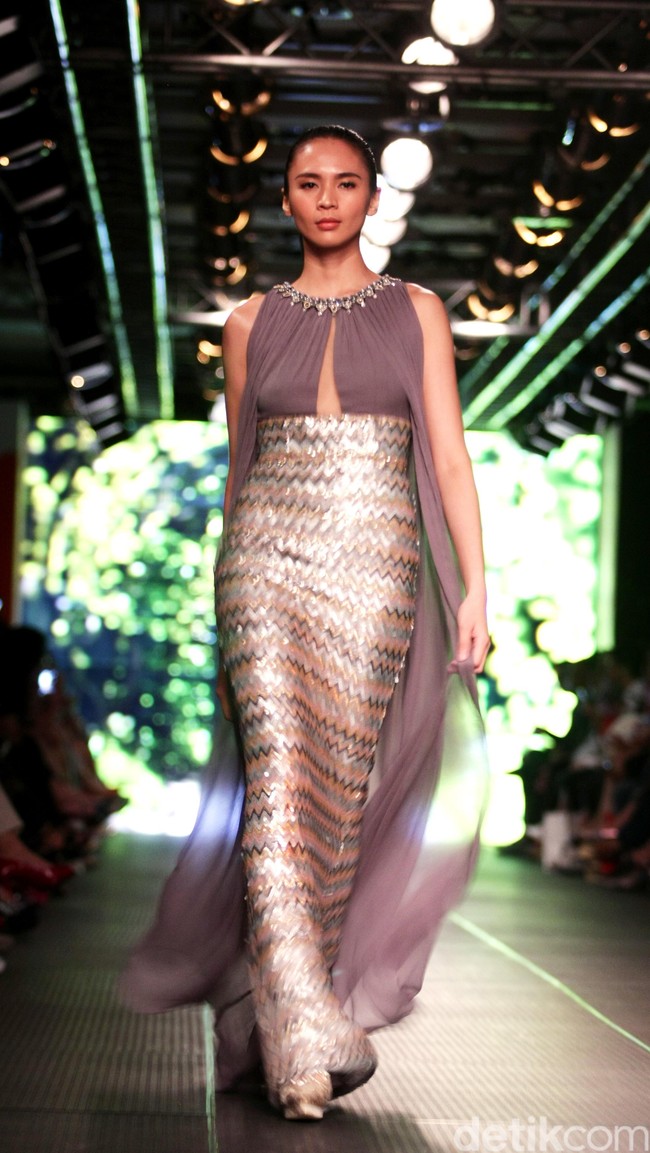 Sebastian Red by Sebastian Gunawan Plaza Indonesia Fashion Week 2016 at Plaza Indonesia. Thamrin. Jakarta. [Foto: Mohammad Abduh/Wolipop]