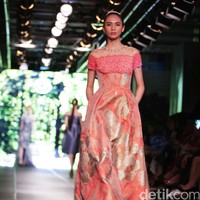 Sebastian Red by Sebastian Gunawan Plaza Indonesia Fashion Week 2016 at Plaza Indonesia. Thamrin. Jakarta. [Foto: Mohammad Abduh/Wolipop]