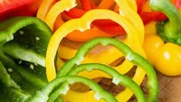Sayuran renyah ini mengandung 92% air. Selain sedikit pedas, sayuran ini mengandung antioksidan untuk daya tahan tubuh. Paprika ini bisa dipanggang, ditumiss atau dijadikan campuran salad serta topping pizza.Foto: iStock