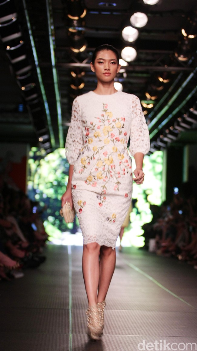 Sebastian Red by Sebastian Gunawan Plaza Indonesia Fashion Week 2016 at Plaza Indonesia. Thamrin. Jakarta. [Foto: Mohammad Abduh/Wolipop]