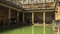 Air yang tampak menghijau di bagian tengah kompleks The Roman Bath (Ichsan/detikTravel)