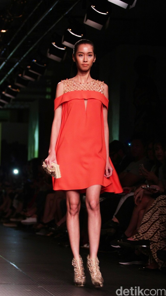 Sebastian Red by Sebastian Gunawan Plaza Indonesia Fashion Week 2016 at Plaza Indonesia. Thamrin. Jakarta. [Foto: Mohammad Abduh/Wolipop]