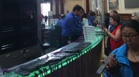 Setelah membeli tiket, pengunjung bisa memilih audioguide yang tersedia dalam 12 bahasa. Tinggal pilih yang cocok saja (Ichsan/detikTravel)