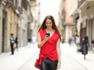 Bikin Kesal, 5 Zodiak Paling Jarang Balas Whatsapp