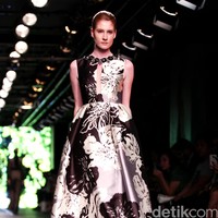 Sebastian Red by Sebastian Gunawan Plaza Indonesia Fashion Week 2016 at Plaza Indonesia. Thamrin. Jakarta. [Foto: Mohammad Abduh/Wolipop]