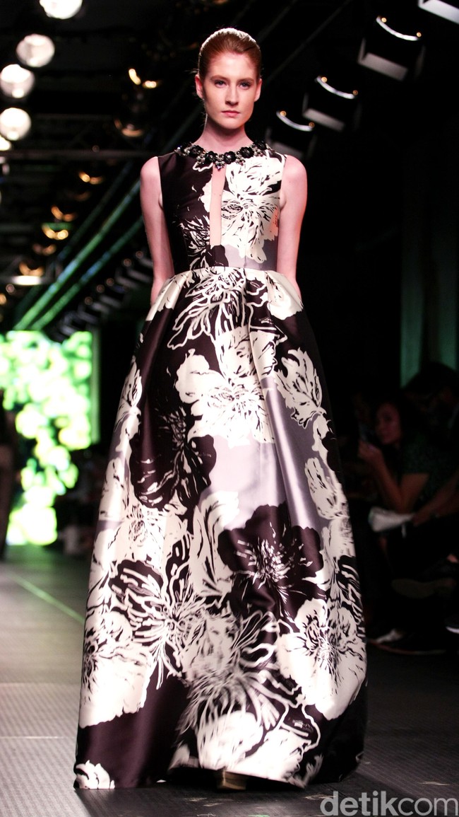 Sebastian Red by Sebastian Gunawan Plaza Indonesia Fashion Week 2016 at Plaza Indonesia. Thamrin. Jakarta. [Foto: Mohammad Abduh/Wolipop]