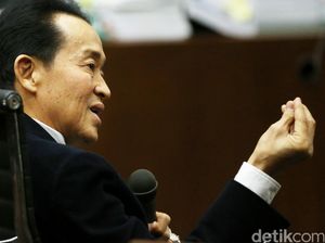 Ayah Mirna Ditanya Hakim Soal CCTV di Luar yang Disita Jaksa