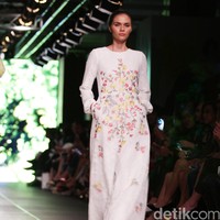 Sebastian Red by Sebastian Gunawan Plaza Indonesia Fashion Week 2016 at Plaza Indonesia. Thamrin. Jakarta. [Foto: Mohammad Abduh/Wolipop]