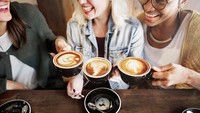 Selain bir, orang Jerman mengonsumsi kopi hingga 6.5 kg kopi per kapita. Mereka suka kopi yang ringan seperti cappuccino. Penjualan mesin kopi dan biji kopi sangat tinggi di sana. Foto: iStock