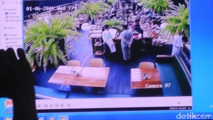 Proses Mirna Minum Kopi Hingga Tak Sadarkan Diri Hanya 2 Menit