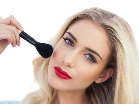 Penelitian: Wanita dengan Makeup Tebal Tidak Dipercaya Jadi Bos