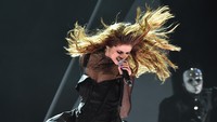 Namun banyak yang membelanya, karena ia sedang mengalami depresi dan kecemasan di atas panggung. Dimitrios Kambouris/Getty Images