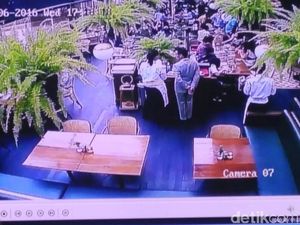 Ini Kronologi Rekaman CCTV di Kafe Olivier yang Dibuka di Persidangan