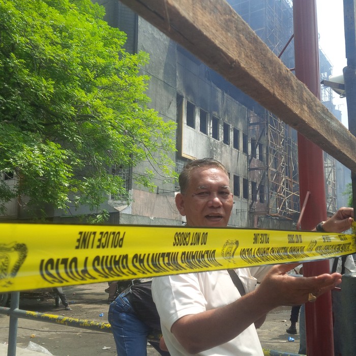 Pasar Aksara dan Ramayana Medan yang Ludes Terbakar Dipasangi Garis Polisi